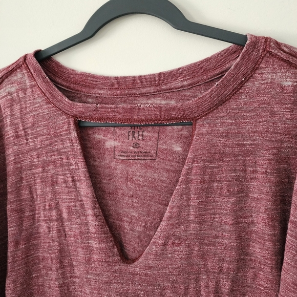 We The Free People Top Womens Medium Jordan Burnout Tee Merlot V‑Neck Oversized - Picture 3 of 6